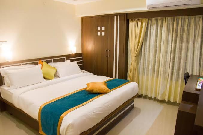 Hotel Park Riviera Гувахати Экстерьер фото