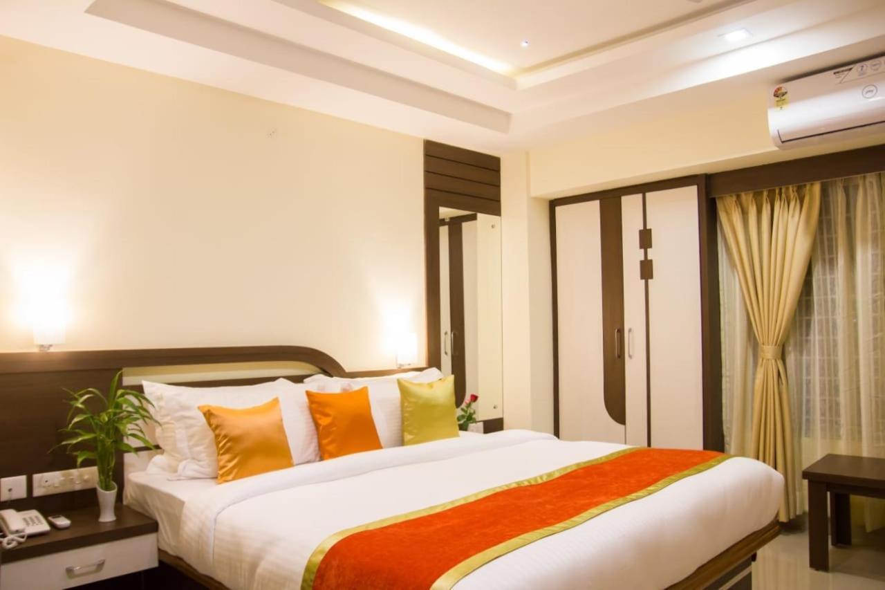 Hotel Park Riviera Гувахати Экстерьер фото